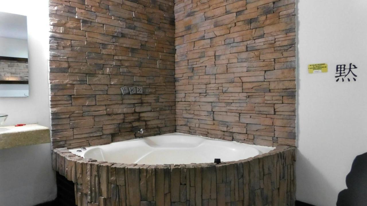 מדיין Hotel Kong מראה חיצוני תמונה