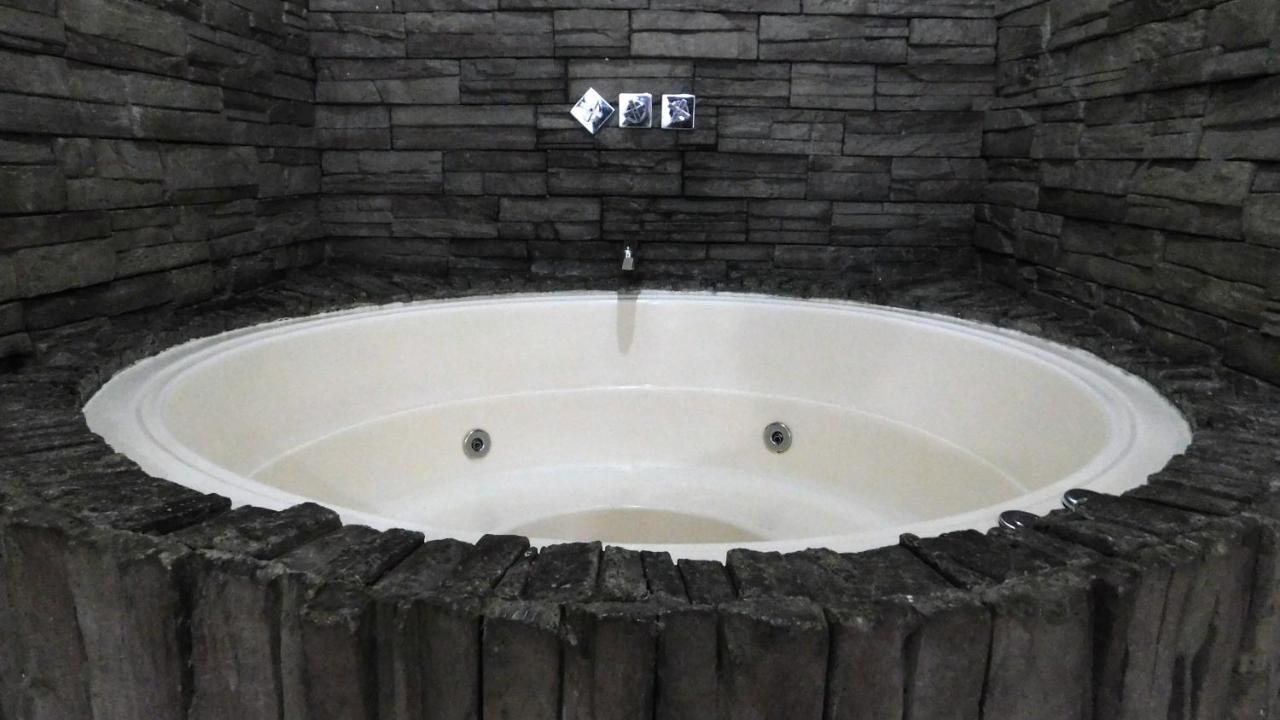 מדיין Hotel Kong מראה חיצוני תמונה