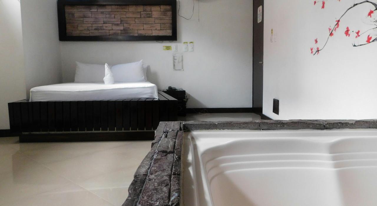 מדיין Hotel Kong מראה חיצוני תמונה