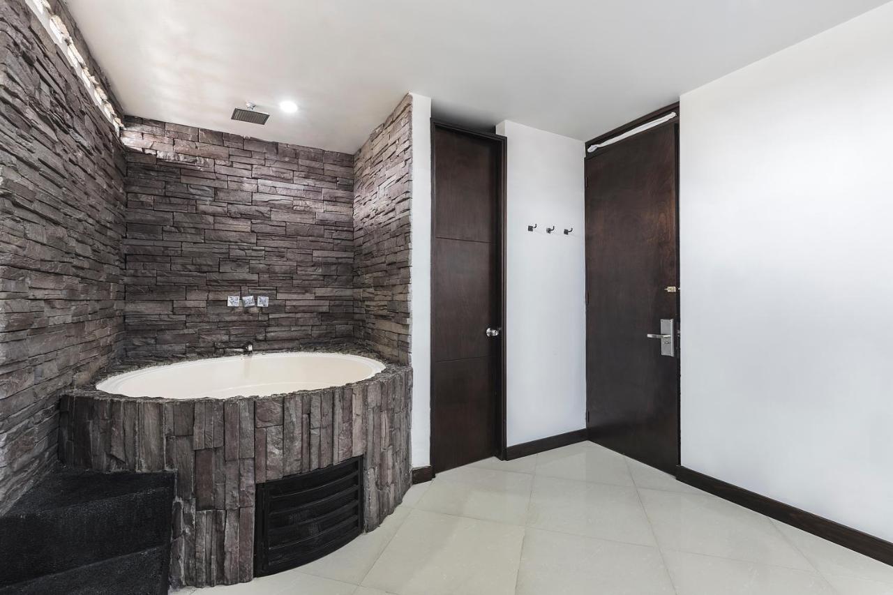 מדיין Hotel Kong מראה חיצוני תמונה