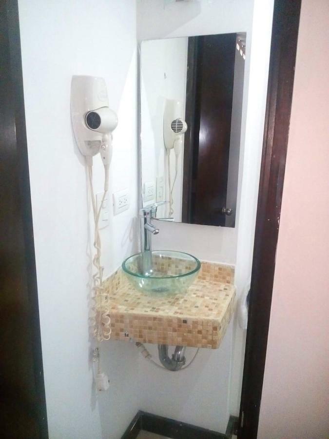 מדיין Hotel Kong מראה חיצוני תמונה